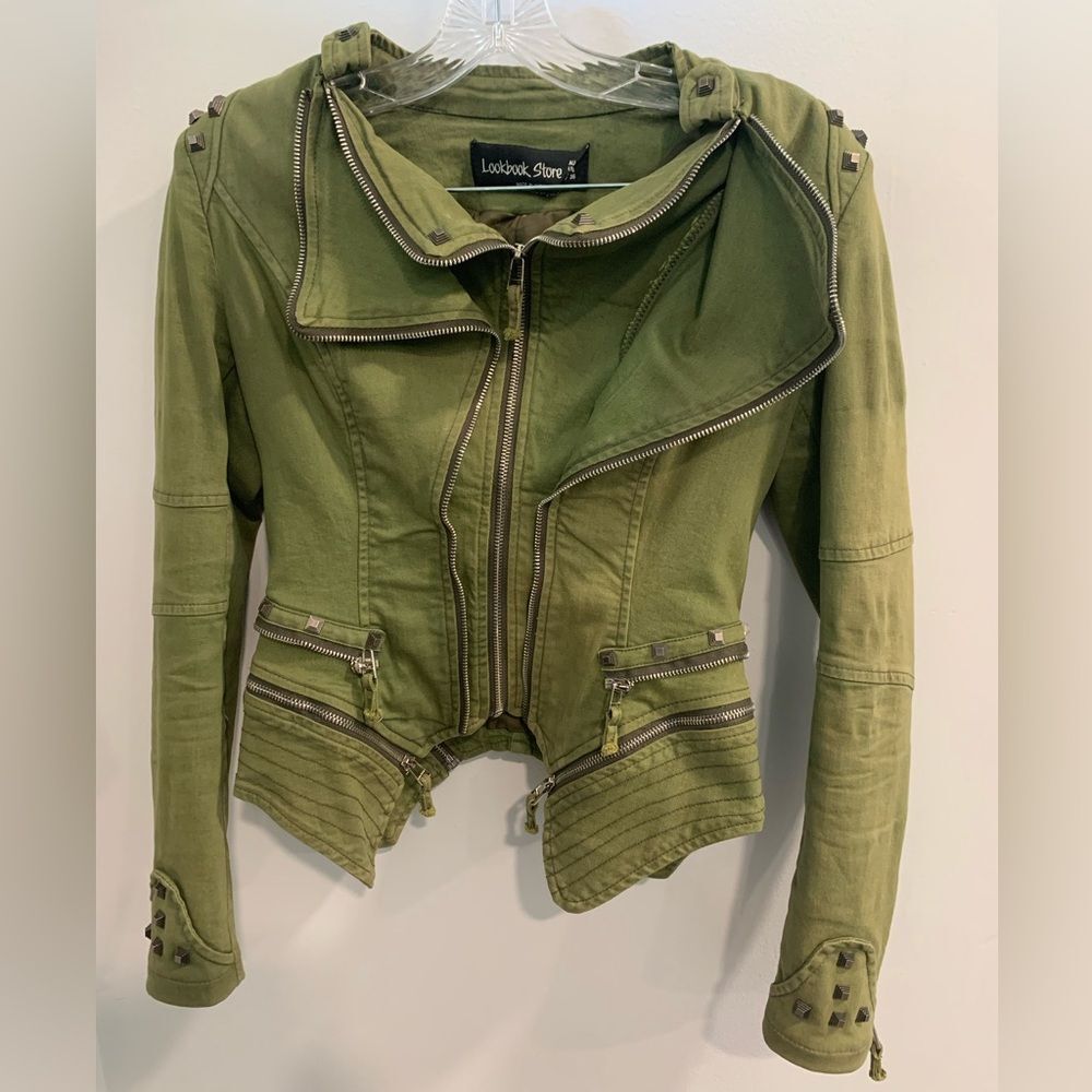 Unique Green Studded Utility Jacket Structured Shoulders and Quilted Sleeves - Picture 15 of 16